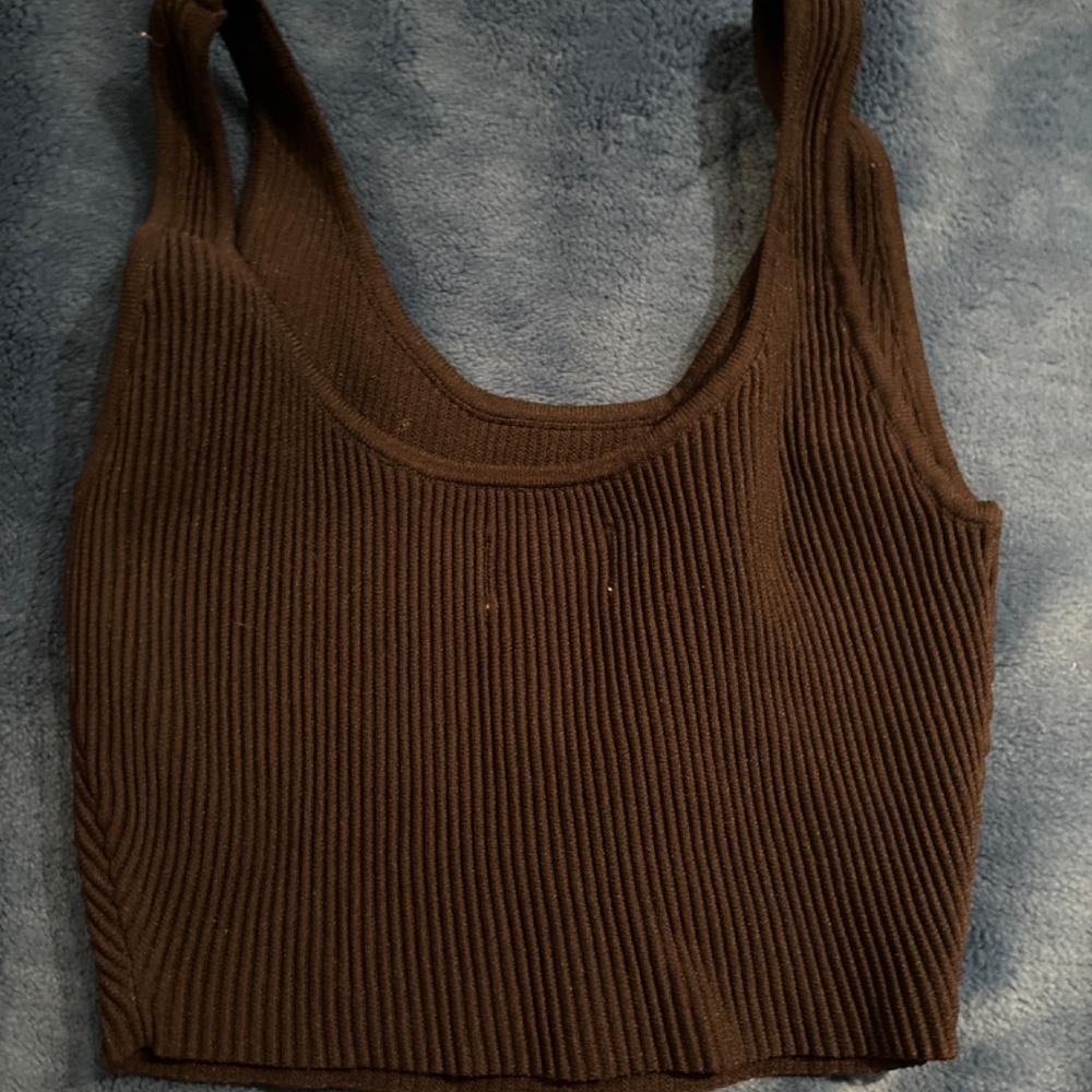 COZI Cropped Ribbed Black Tank Top - Picture 2 of 5